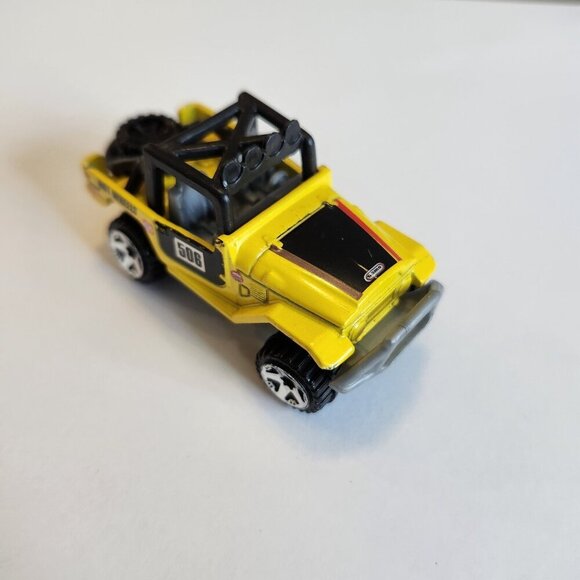 Hot Wheels Toyota Land Cruiser FJ40 Yellow 2010 - Picture 5 of 10